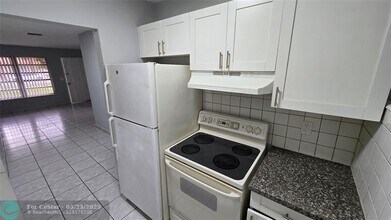 1870 NE 161st St in North Miami Beach, FL - Building Photo - Building Photo