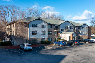 Lakeshore Estates - Newly Remodeled studio... in Laconia, NH - Building Photo - Building Photo