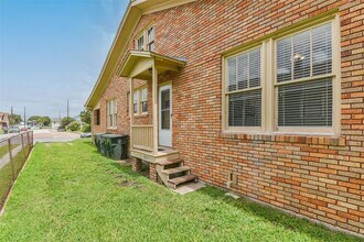 3729 Avenue S 1/2 in Galveston, TX - Building Photo - Building Photo