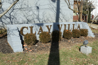 Clay Villa in Lexington, KY - Foto de edificio - Building Photo