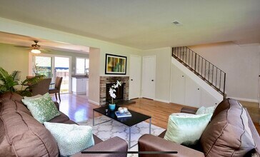 322 Gate Way in Santa Rosa, CA - Foto de edificio - Building Photo
