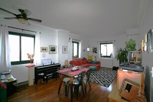 205 10th St in Jersey City, NJ - Building Photo