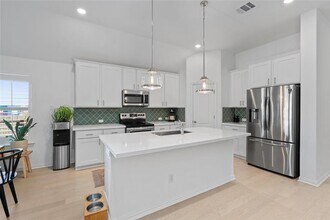 200 Ottaviano Way in Hutto, TX - Foto de edificio - Building Photo