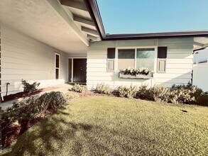 12416 Lomica Dr in San Diego, CA - Building Photo - Building Photo