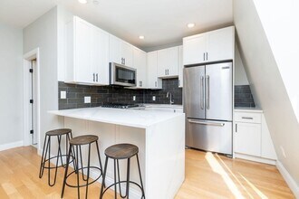 49 Lexington St, Unit #3 in Boston, MA - Building Photo - Building Photo