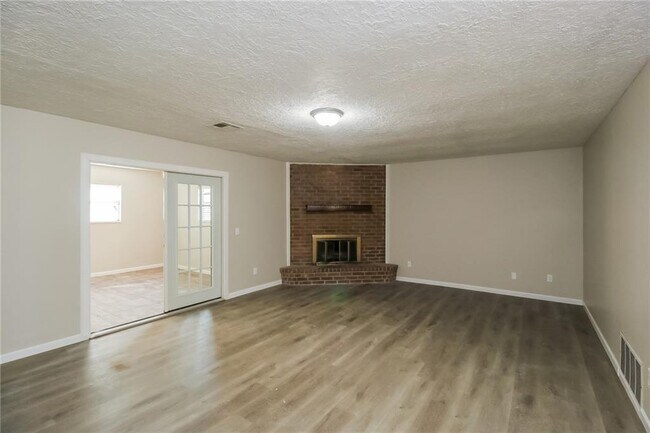 309 S Morgan Dr in Moore, OK - Foto de edificio - Building Photo