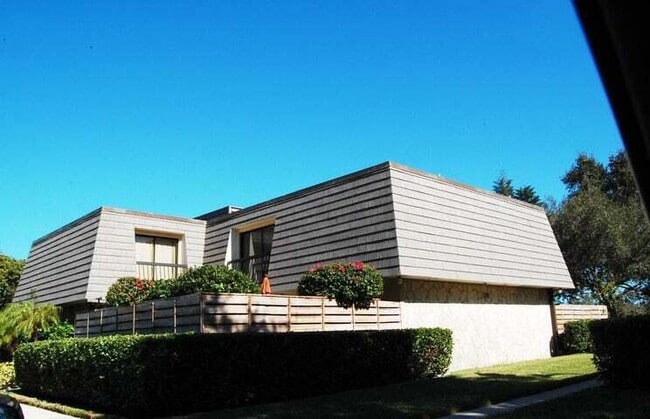 311 3rd Terrace in Palm Beach Gardens, FL - Building Photo - Building Photo