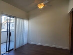 6525 Twin Cir Ln in Simi Valley, CA - Building Photo - Building Photo