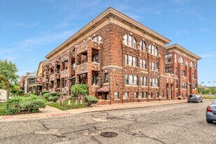 516 E Kirby St in Detroit, MI - Building Photo