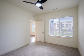 5 Row Apartments in Charlottesville, VA - Foto de edificio - Interior Photo