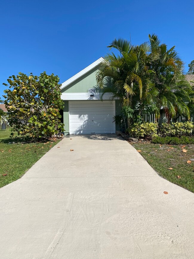 property at 1781 SE Linpark Ct