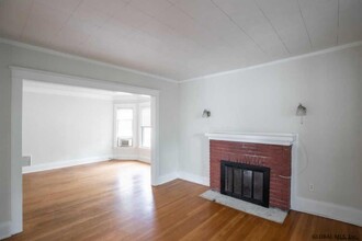 2 Woodrow Ct-Unit -2 in Troy, NY - Building Photo - Building Photo