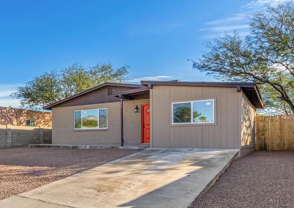 326 E Linden St in Tucson, AZ - Foto de edificio