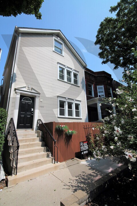 1520 W Melrose St, Unit 2F in Chicago, IL - Foto de edificio