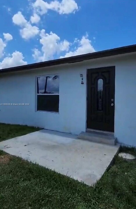 21955 SW 264th St in Homestead, FL - Foto de edificio