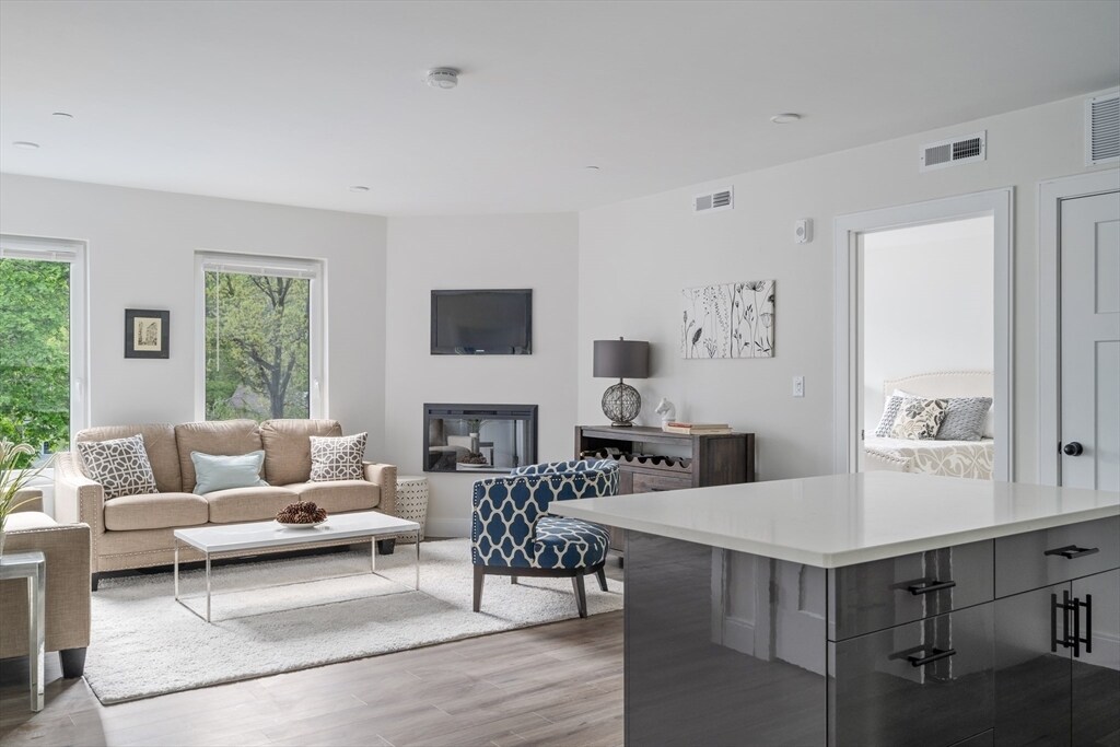 317 Belgrade Ave in Boston, MA - Building Photo