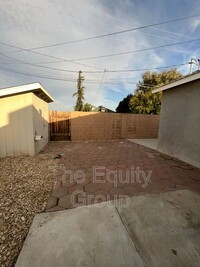 126 W San Joaquin Ave in Tulare, CA - Foto de edificio - Building Photo