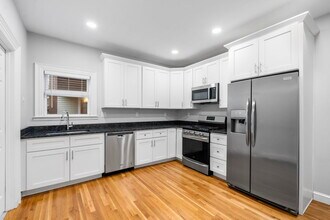 1433 Cambridge St, Unit 1433 Cambridge Street in Cambridge, MA - Foto de edificio - Building Photo