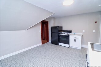 165 Elm St in Winchester, CT - Building Photo - Building Photo