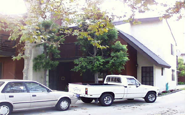 2427 Orange Ave in Costa Mesa, CA - Building Photo - Building Photo