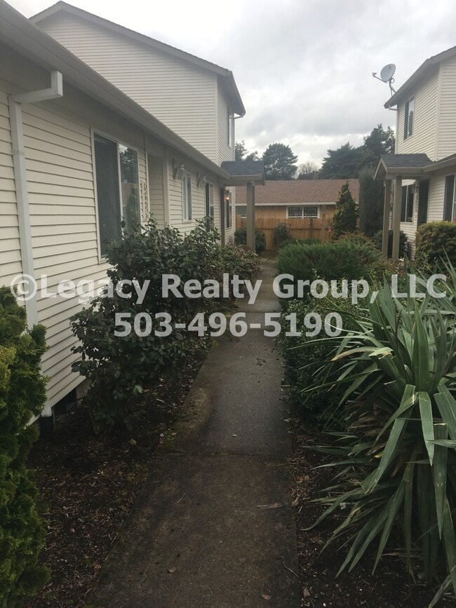 6635-6639-6639 SE 97th Ave in Portland, OR - Foto de edificio - Building Photo