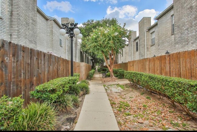 property at 17577 Red Oak Dr