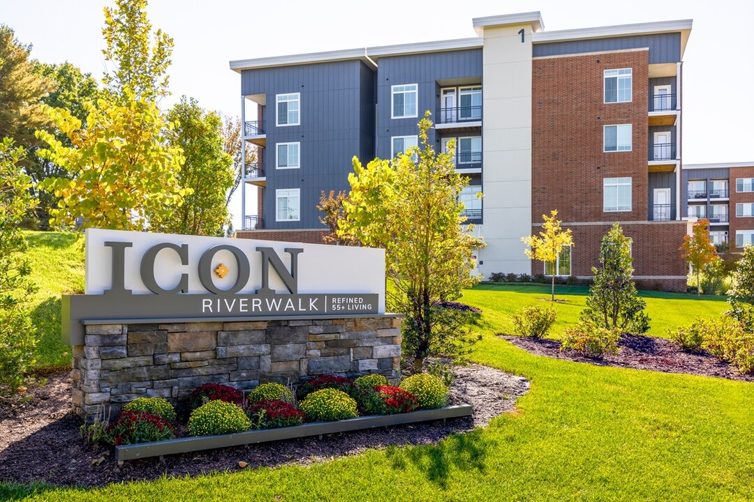 Icon Riverwalk 55+ Active Adult Apartment Homes in Plainsboro, NJ - Foto de edificio