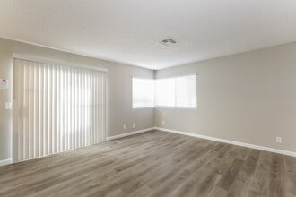 316 Clifton Heights Dr in Las Vegas, NV - Building Photo - Building Photo