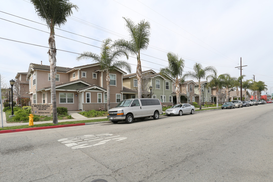 Meta Street Apartments in Oxnard, CA - Building Photo