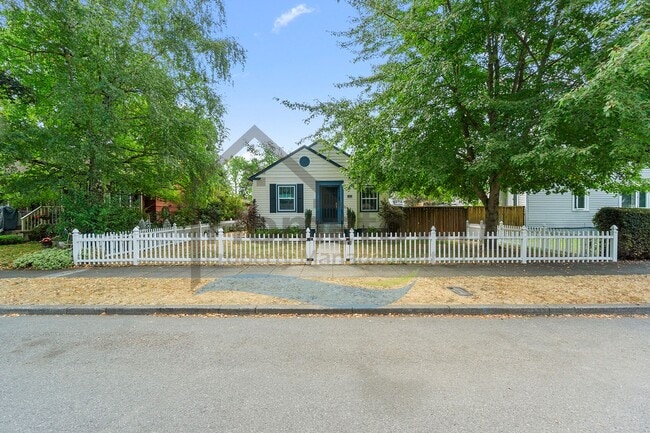 1406 E Indiana Ave in Coeur d'Alene, ID - Building Photo - Building Photo