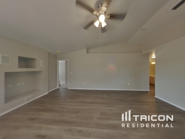 1216 Cressford Pl in Brandon, FL - Building Photo - Building Photo