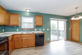 2110 Glenside Rd in Kearney, MO - Foto de edificio - Building Photo