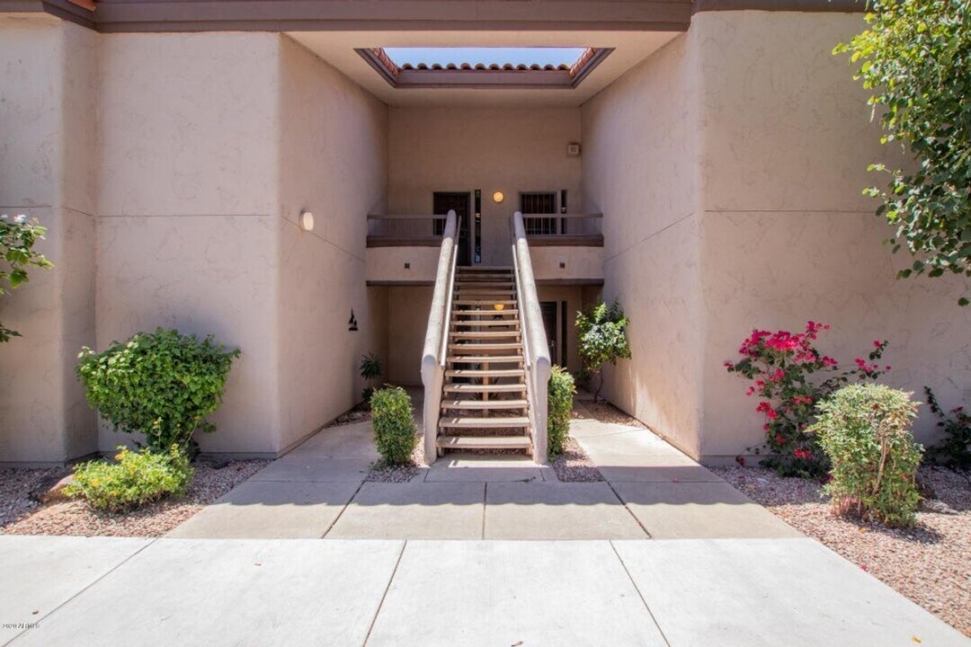9115 E Purdue Ave in Scottsdale, AZ - Foto de edificio