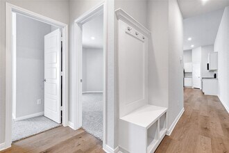 320-324 Nespral Dr in San Antonio, TX - Building Photo - Building Photo