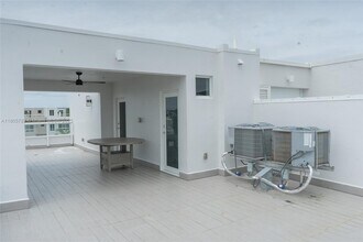 10360 NW 64th St in Doral, FL - Building Photo - Building Photo