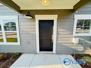 117 Foster Wy Dr in Huntsville, AL - Building Photo - Building Photo