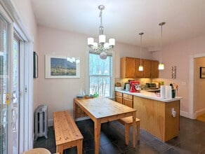 392 Washington St, Unit 1 in Somerville, MA - Foto de edificio - Building Photo