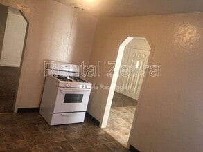 104 E Donna Dr in Merced, CA - Building Photo - Building Photo