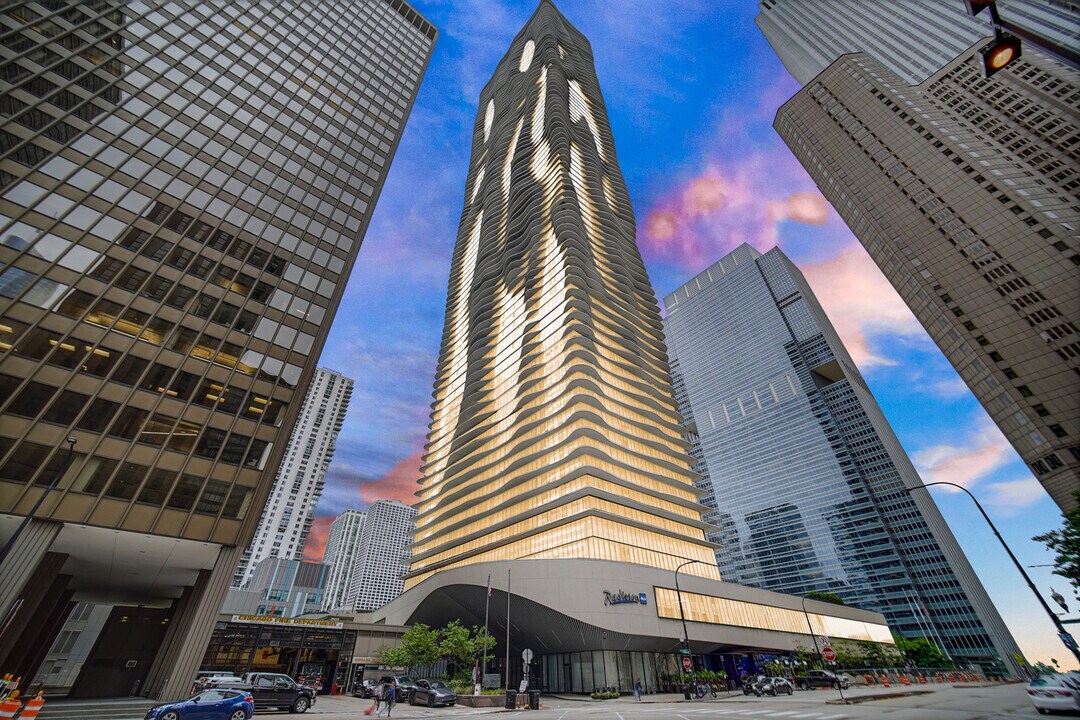 225 N Columbus Dr in Chicago, IL - Building Photo