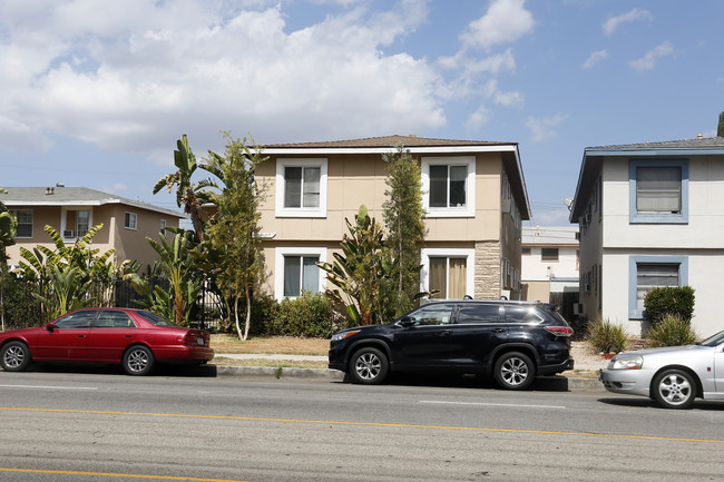 20541 Vanowen St in Winnetka, CA - Foto de edificio - Building Photo