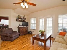 16100 Great Oaks Dr in Round Rock, TX - Building Photo