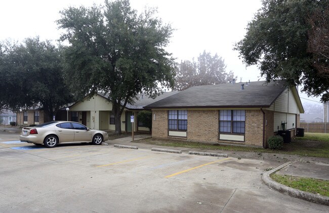 Kaufman Retirement Village in Kaufman, TX - Foto de edificio - Building Photo