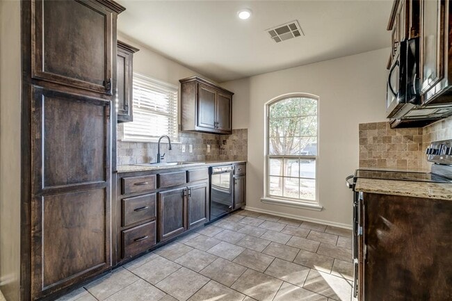 12716 Heritage Oaks Dr in Oklahoma City, OK - Building Photo - Building Photo