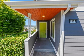 1858 S Bennett Dr in Seattle, WA - Building Photo - Building Photo