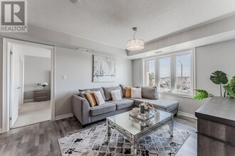 500 Mapleview Dr W in Barrie, ON - Building Photo - Building Photo