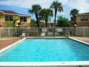 4640 NW 79th Ave in Doral, FL - Building Photo - Building Photo