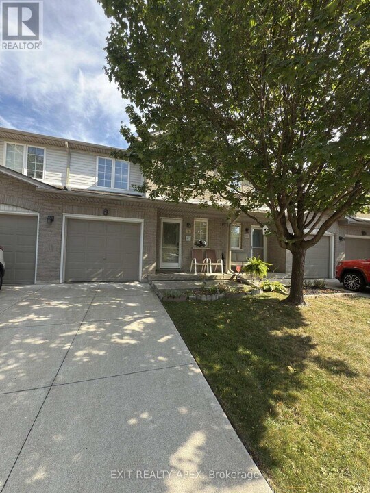76 Frances Ave in Hamilton, ON - Building Photo
