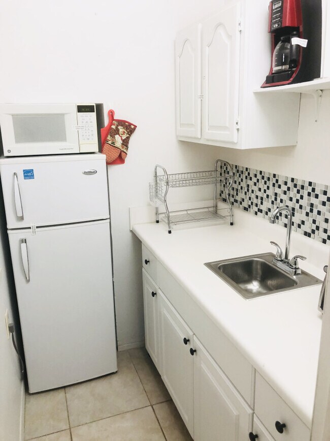 751 Pine Dr in Pompano Beach, FL - Building Photo - Building Photo