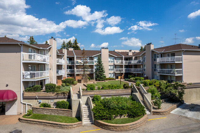 Parkview Village in Calgary, AB - Building Photo - Building Photo