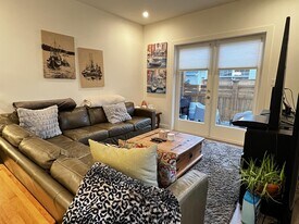 633 Beach Rd in Qualicum Beach, BC - Building Photo